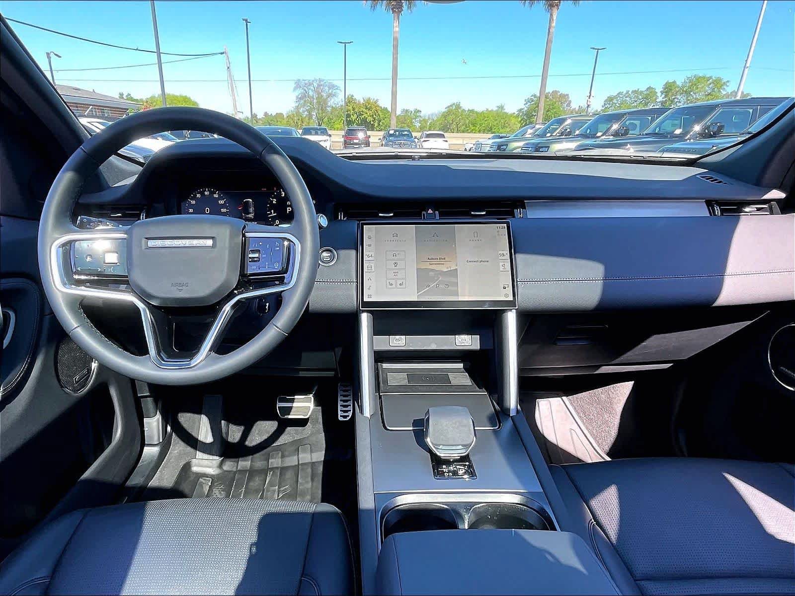 Used 2025 Land Rover Discovery Sport Dynamic SE AWD/4WD image 17