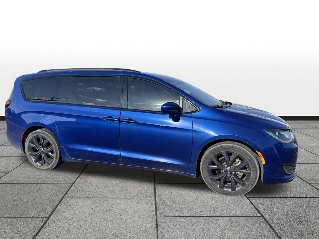 Used 2020 Chrysler Pacifica Touring-L Plus FWD image 4