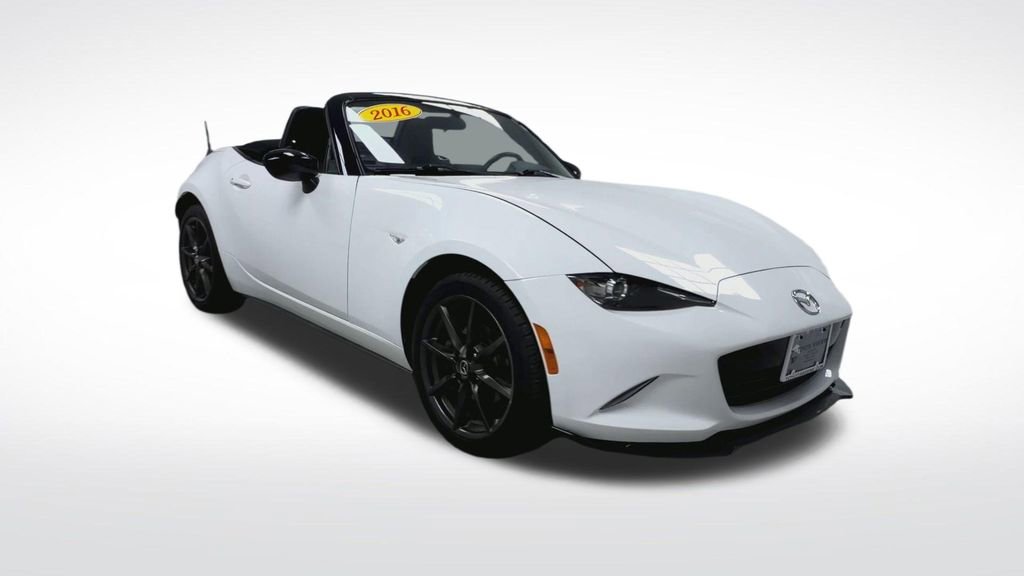 Used 2016 MAZDA MX-5 Miata Club RWD image 2