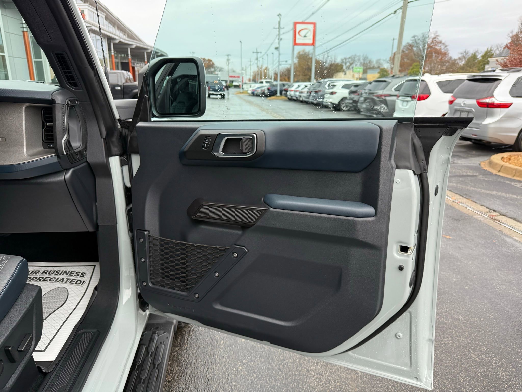 Used 2024 Ford Bronco Outer Banks image 8