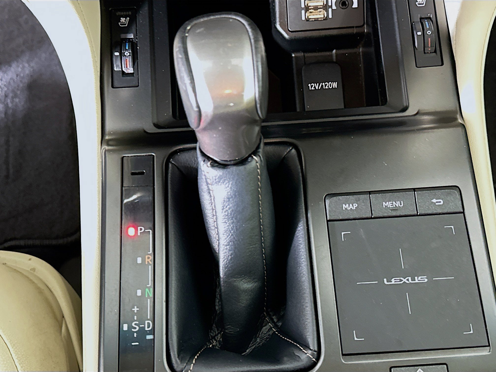 Used 2023 Lexus GX 460 Premium w/ Accessory Package AWD/4WD image 25