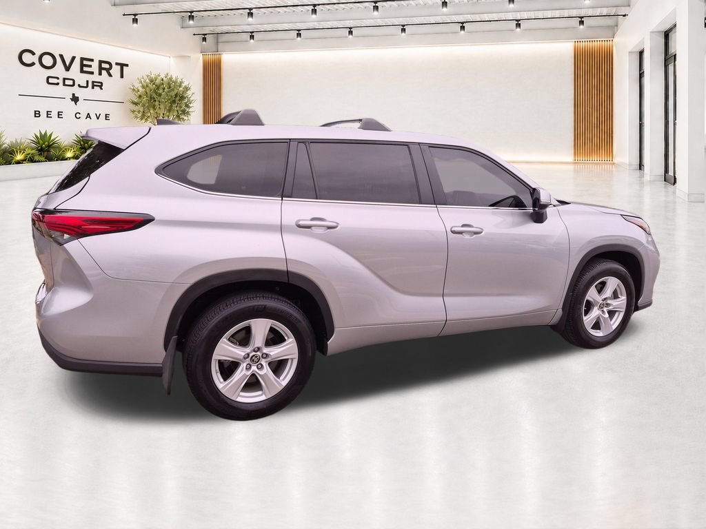 Used 2023 Toyota Highlander L FWD image 13