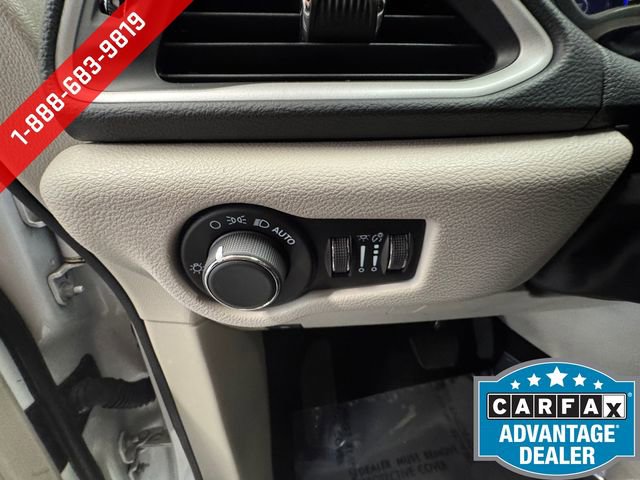 Used 2023 Chrysler Voyager LX image 23