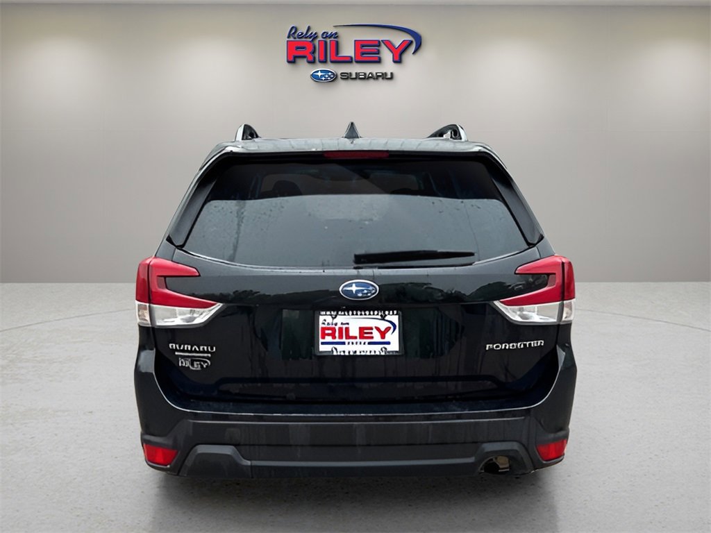 Used 2023 Subaru Forester Premium image 4