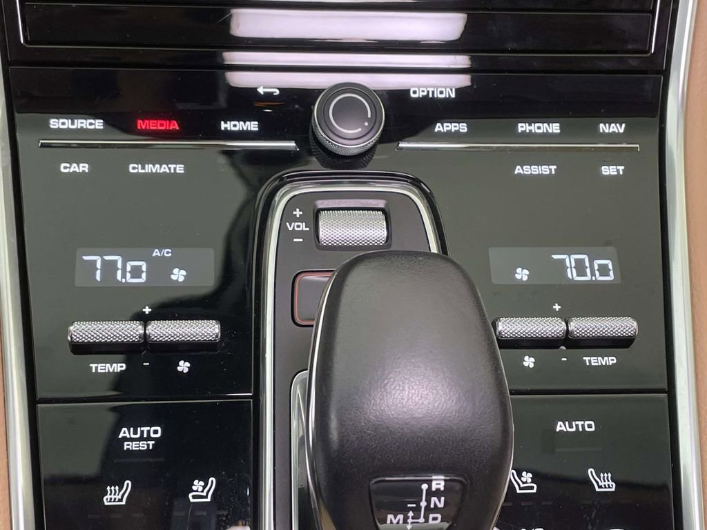 Certified 2022 Porsche Panamera 4 Platinum Edition image 33