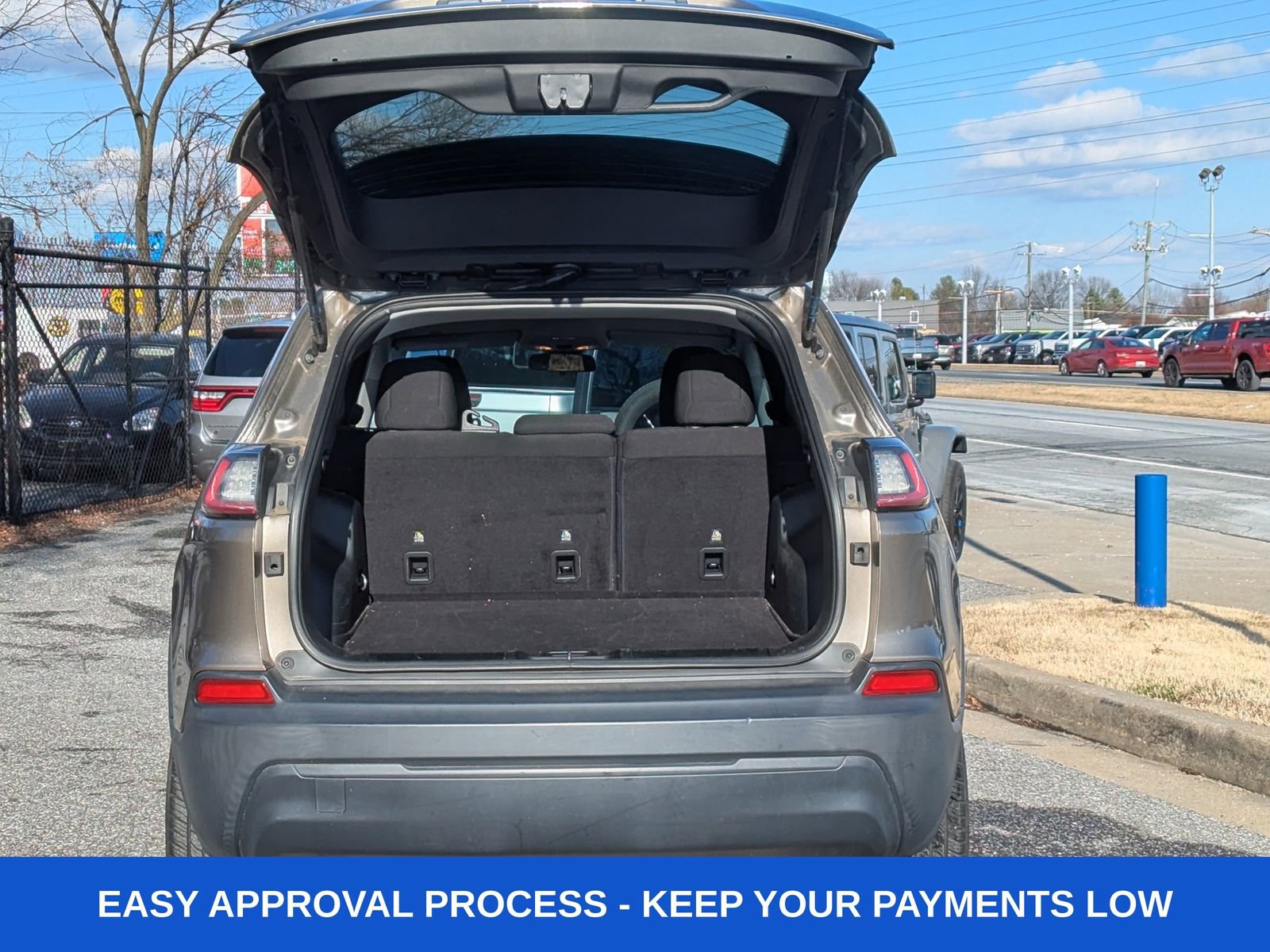 Used 2019 Jeep Cherokee Latitude w/ Cold Weather Group image 7