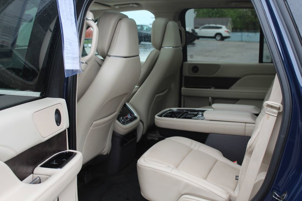 Used 2019 Lincoln Navigator Reserve AWD/4WD image 18