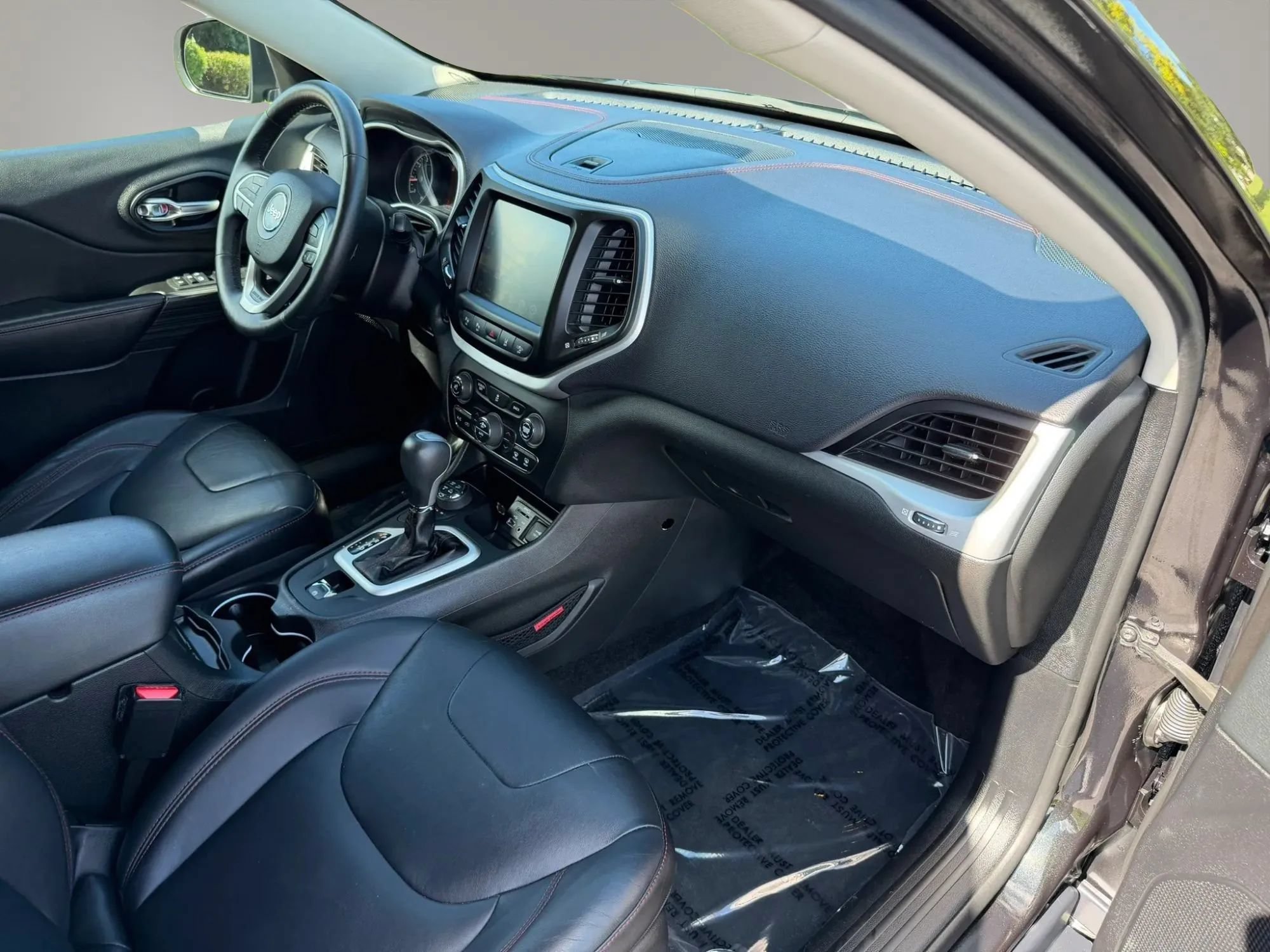 Used 2014 Jeep Cherokee Trailhawk w/ Technology Group AWD/4WD image 51