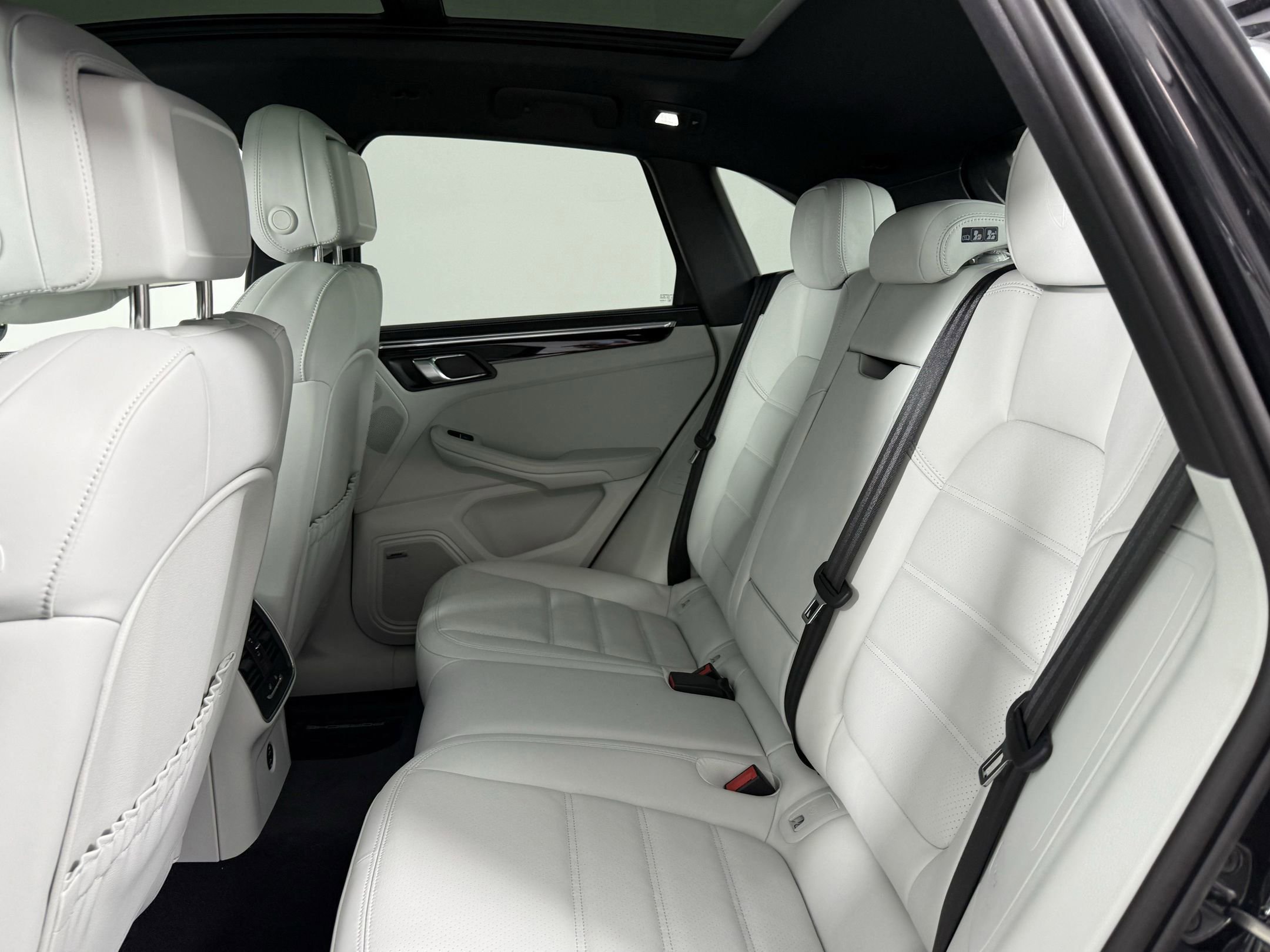 New 2025 Porsche Macan image 30