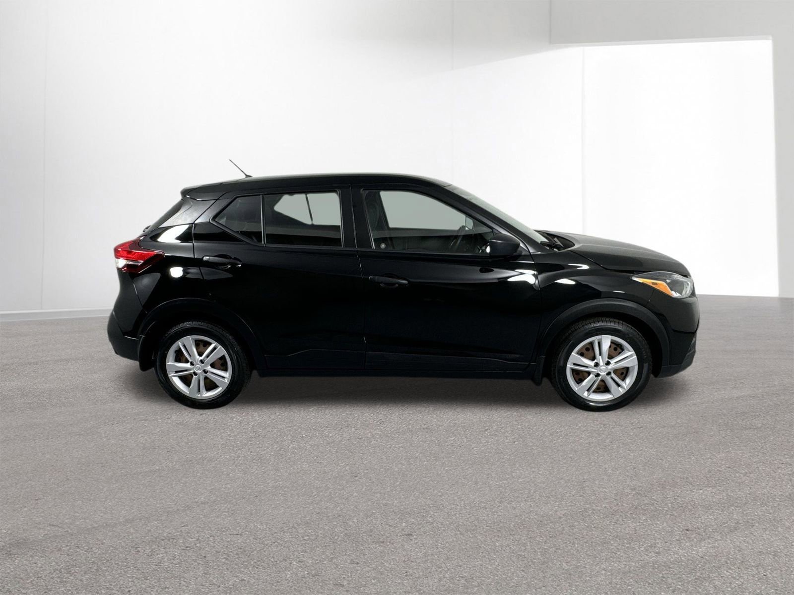 Used 2020 Nissan Kicks S image 36