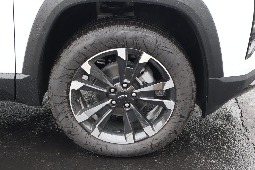 New 2027 Chevrolet Equinox RS w/ Safety and Technology Package AWD/4WD image 11