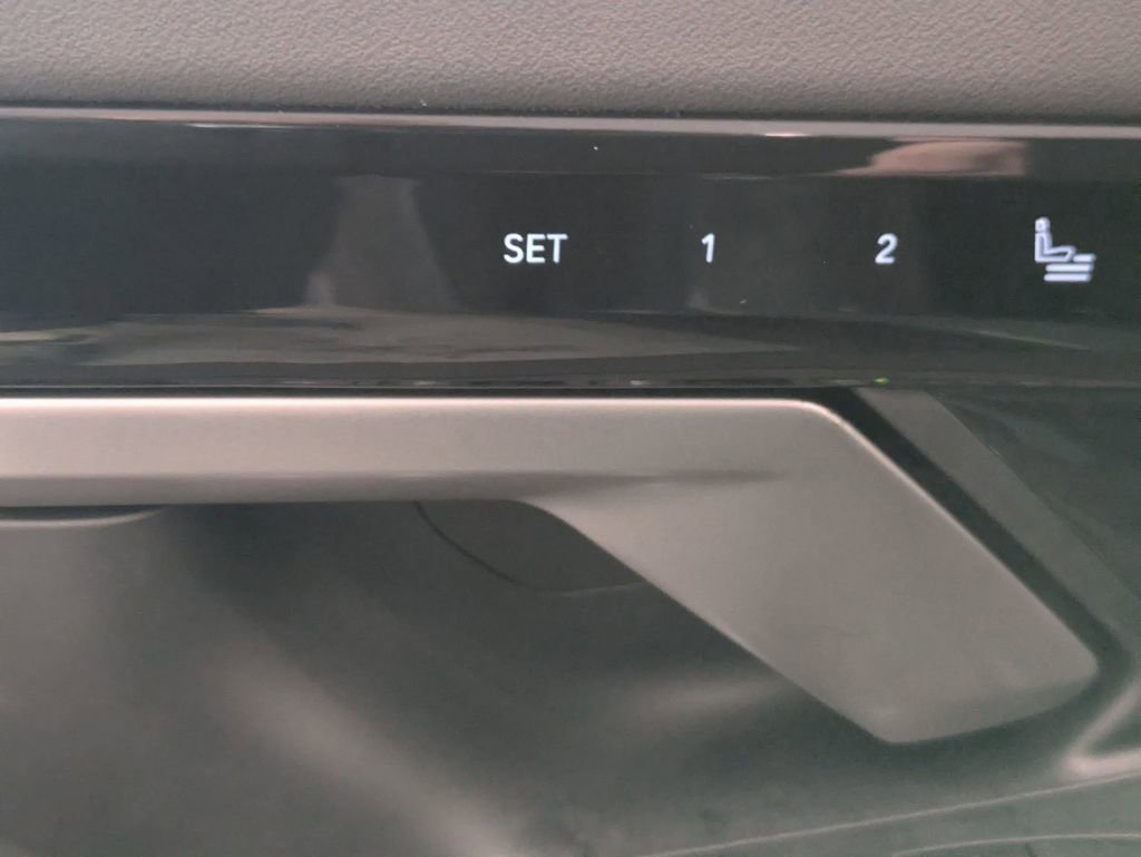 Certified 2025 BMW 530i xDrive w/ Premium Package image 11