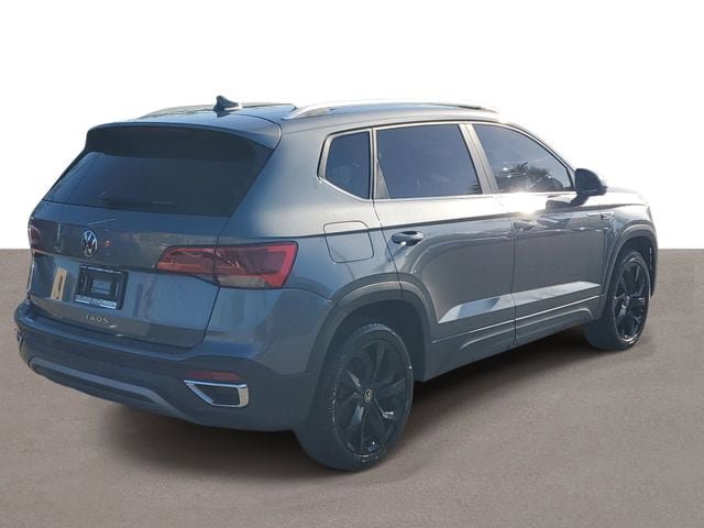 Certified 2023 Volkswagen Taos SE w/ Black Wheel Package FWD image 4