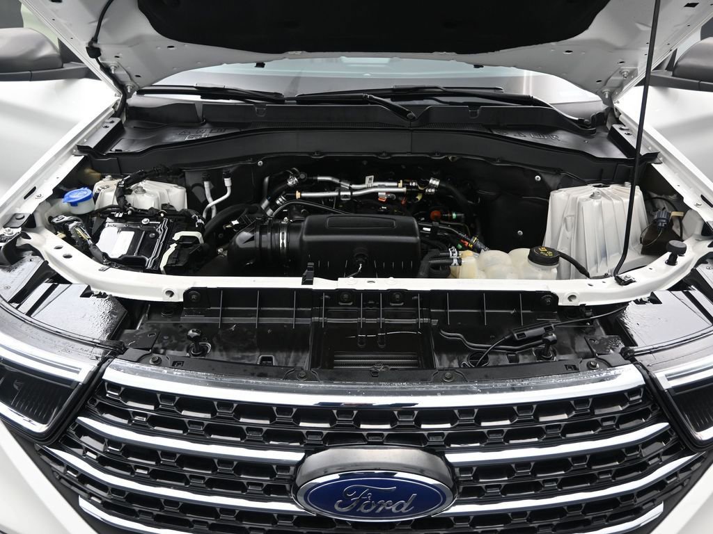 Used 2022 Ford Explorer XLT w/ Equipment Group 202A image 16