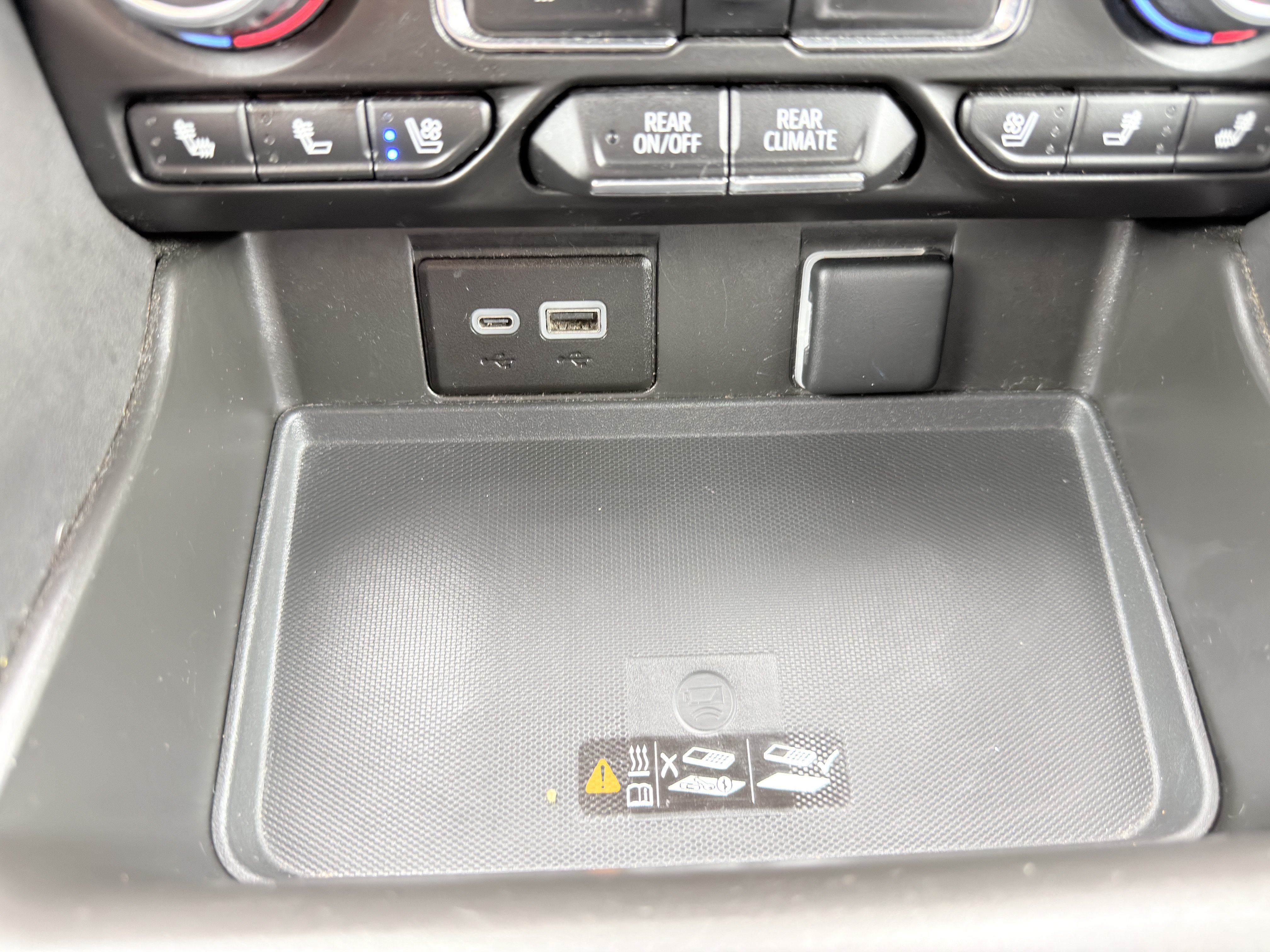 Used 2024 Chevrolet Suburban Premier AWD/4WD image 36