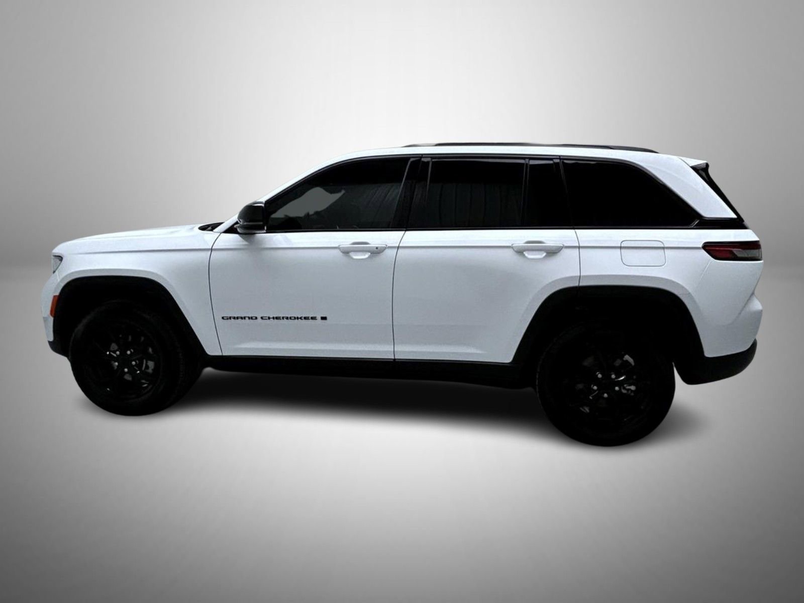 Used 2025 Jeep Grand Cherokee Altitude image 8