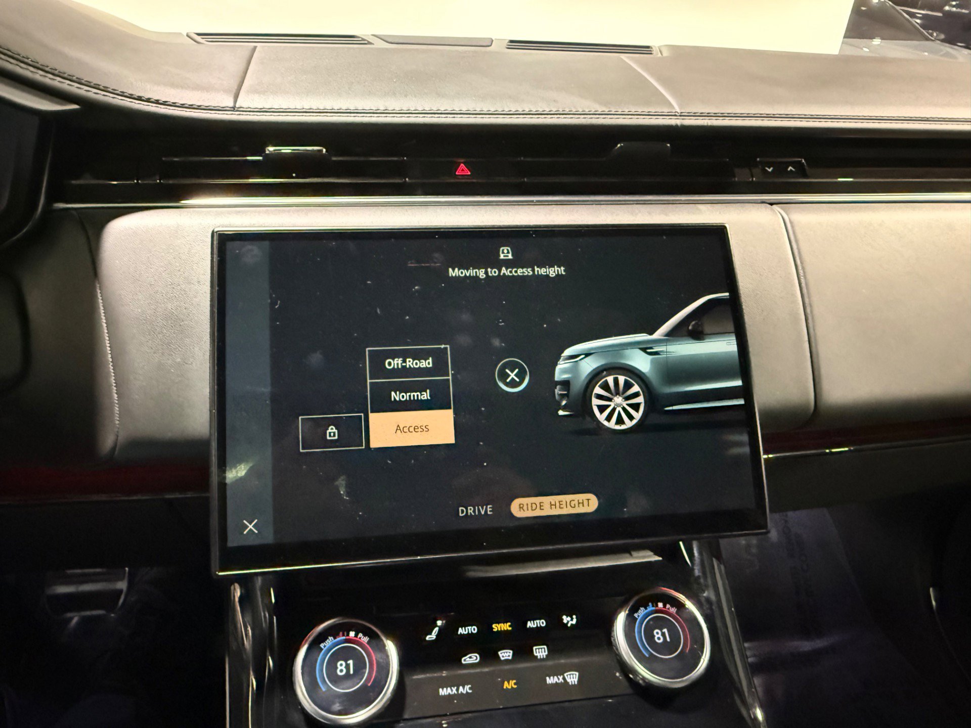 Used 2023 Land Rover Range Rover Sport SE image 40