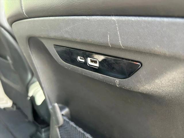 Certified 2024 Chrysler Pacifica Touring-L FWD image 34