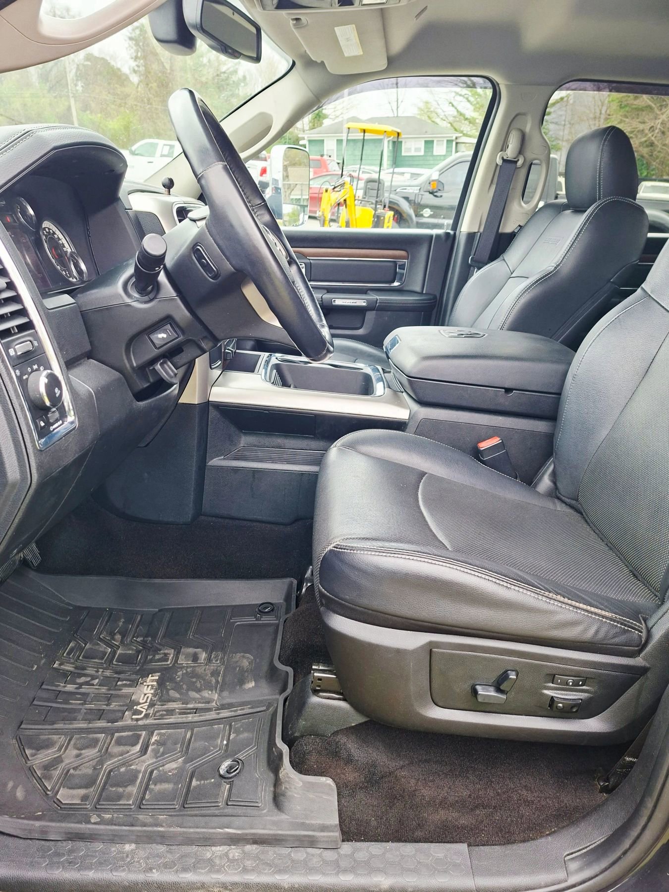 Used 2017 RAM 3500 Laramie w/ Snow Chief Group image 11