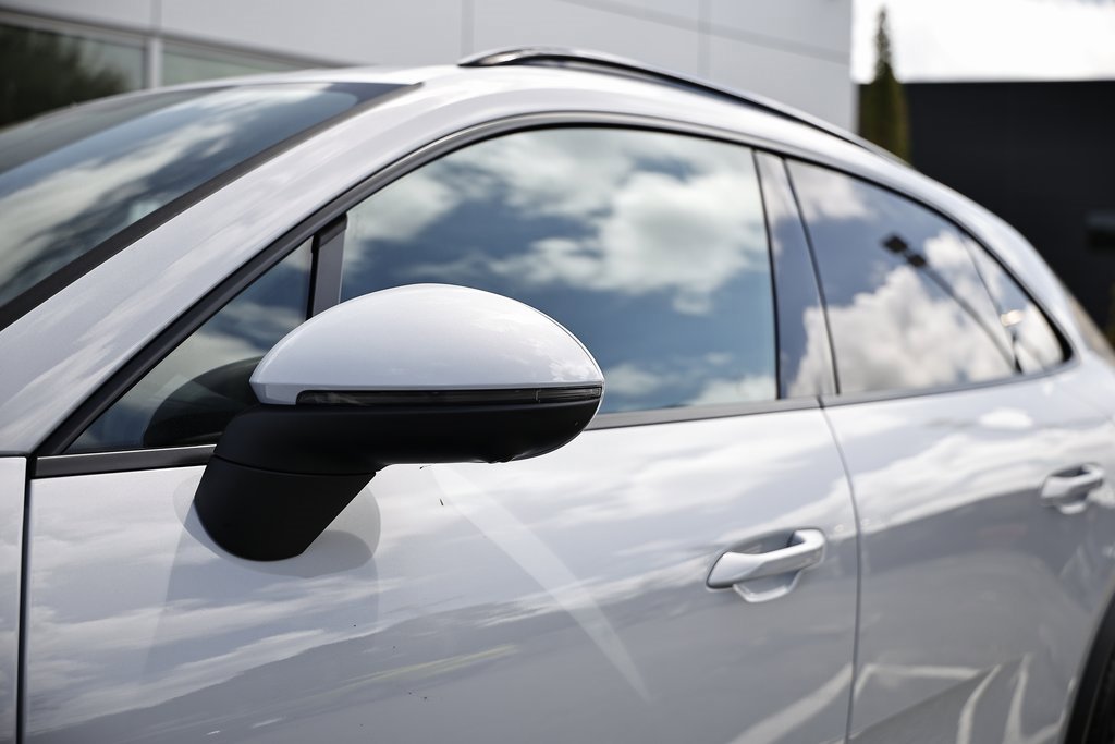 New 2025 Porsche Macan Electric image 12