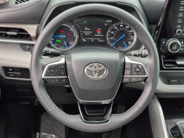 Used 2020 Toyota Highlander XLE AWD/4WD image 18