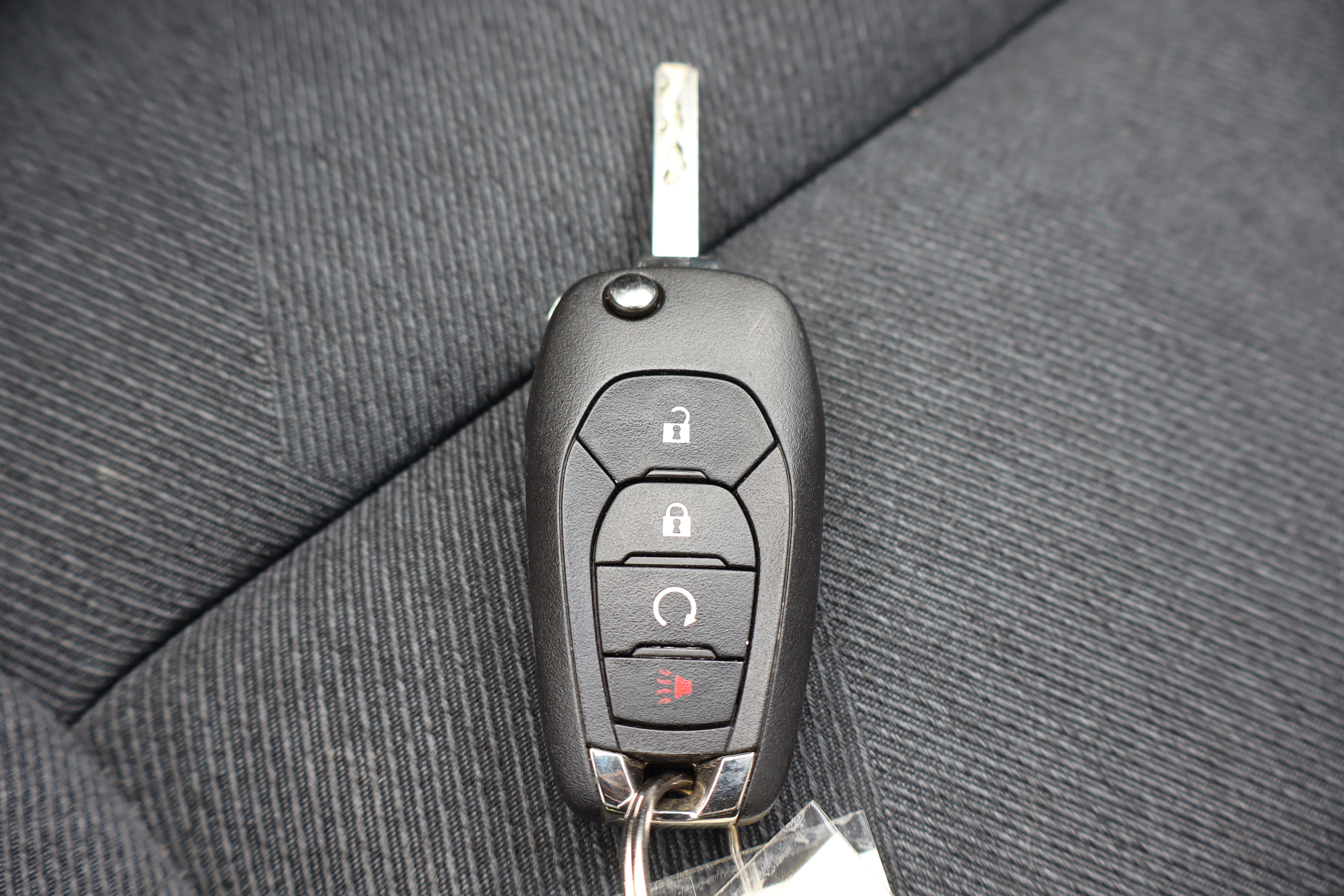 Used 2024 Chevrolet Trax RS FWD image 24