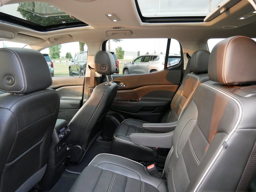 Used 2023 GMC Acadia Denali w/ Black Diamond Edition AWD/4WD image 10