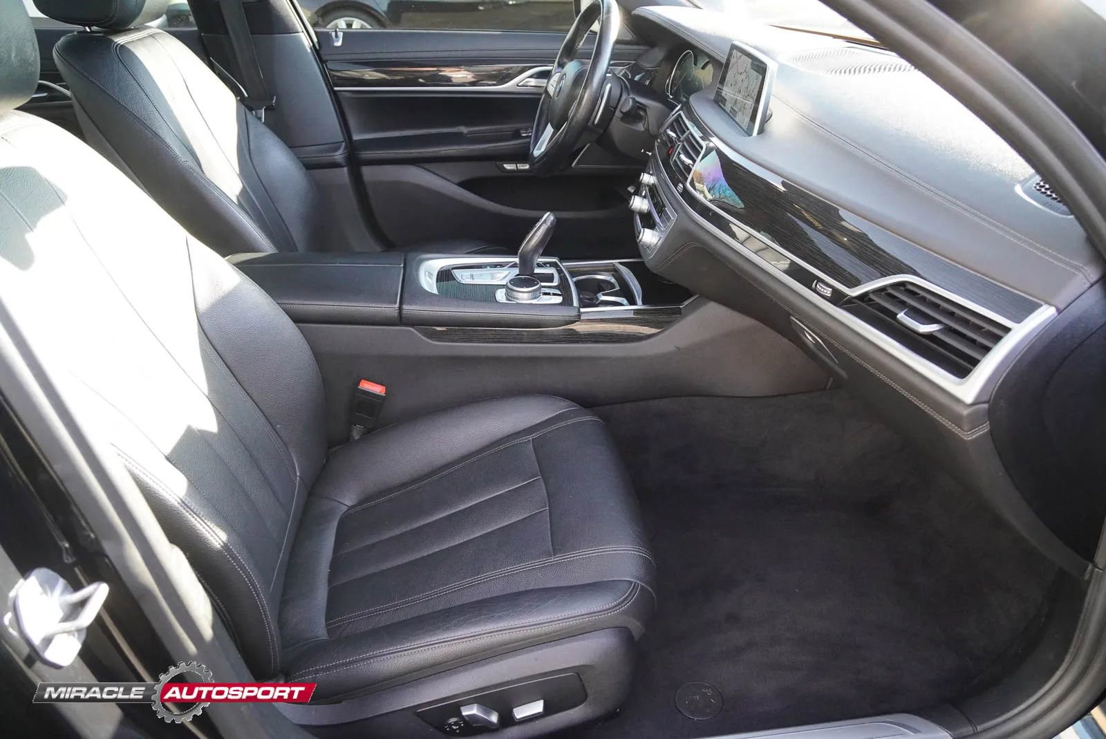 Used 2018 BMW 740i w/ M Sport Package image 27