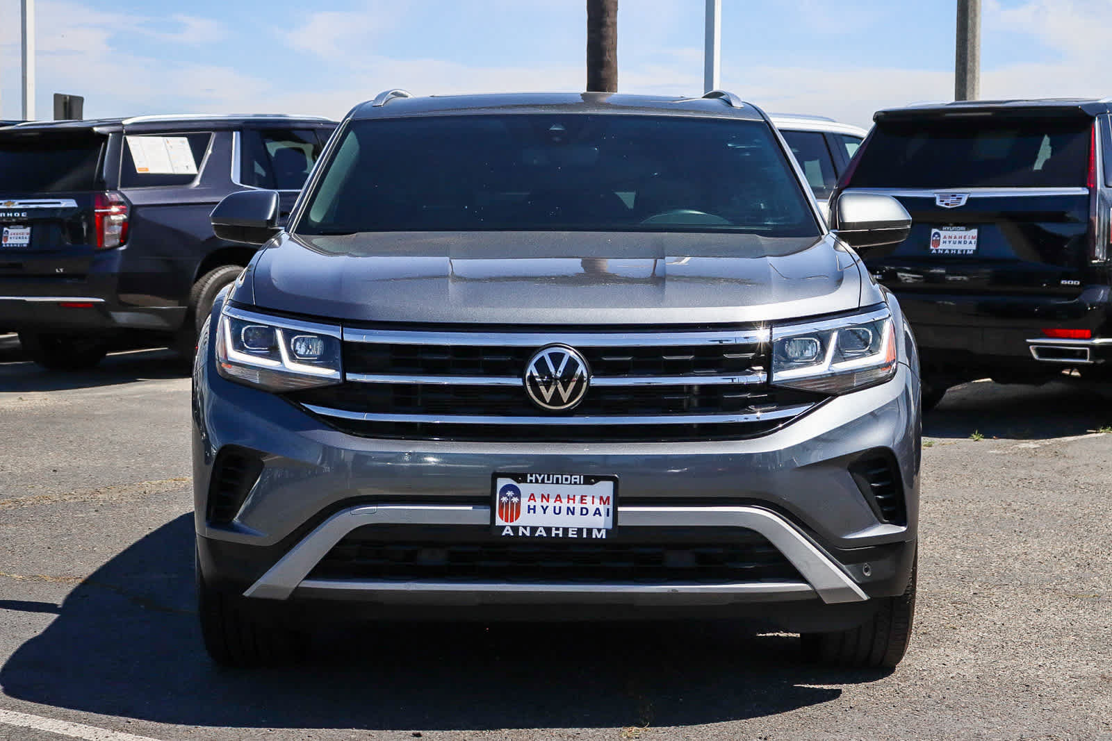 Used 2023 Volkswagen Atlas Cross Sport SEL AWD/4WD image 2