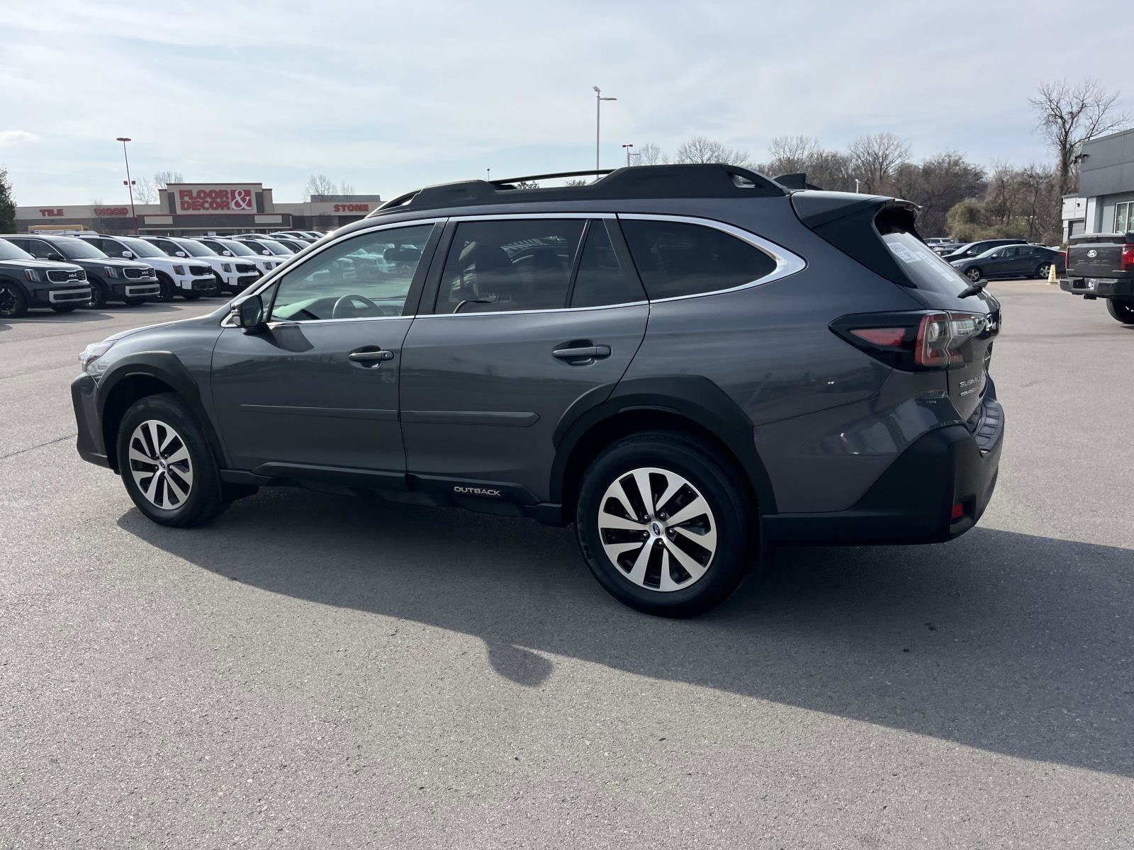 Used 2024 Subaru Outback Premium image 6