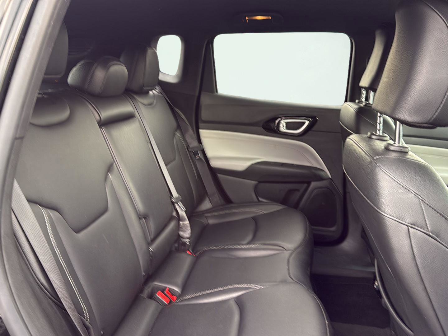 Used 2025 Jeep Compass Limited image 24