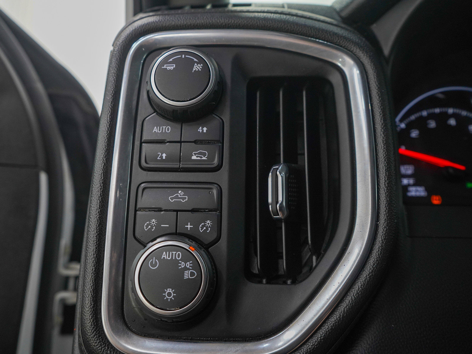 Used 2019 Chevrolet Silverado 1500 LT w/ Fleet Comfort Package AWD/4WD image 26