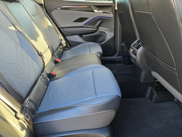 Used 2025 Volkswagen Tiguan SE AWD/4WD image 14