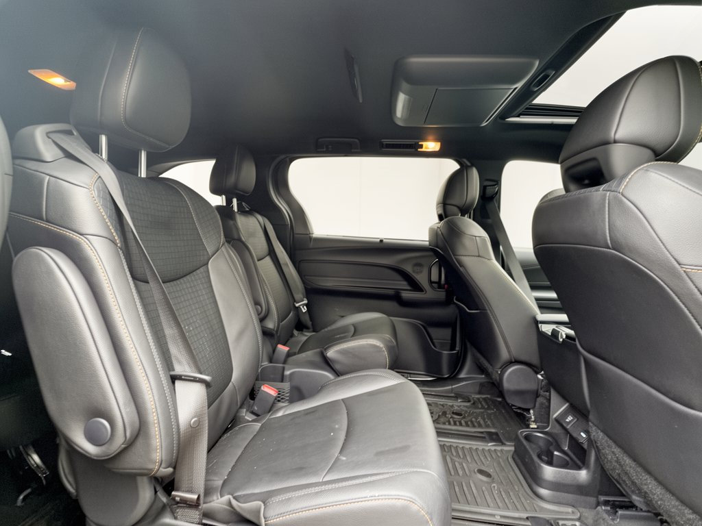 Used 2025 Toyota Sienna XLE Woodland Edition AWD/4WD image 29