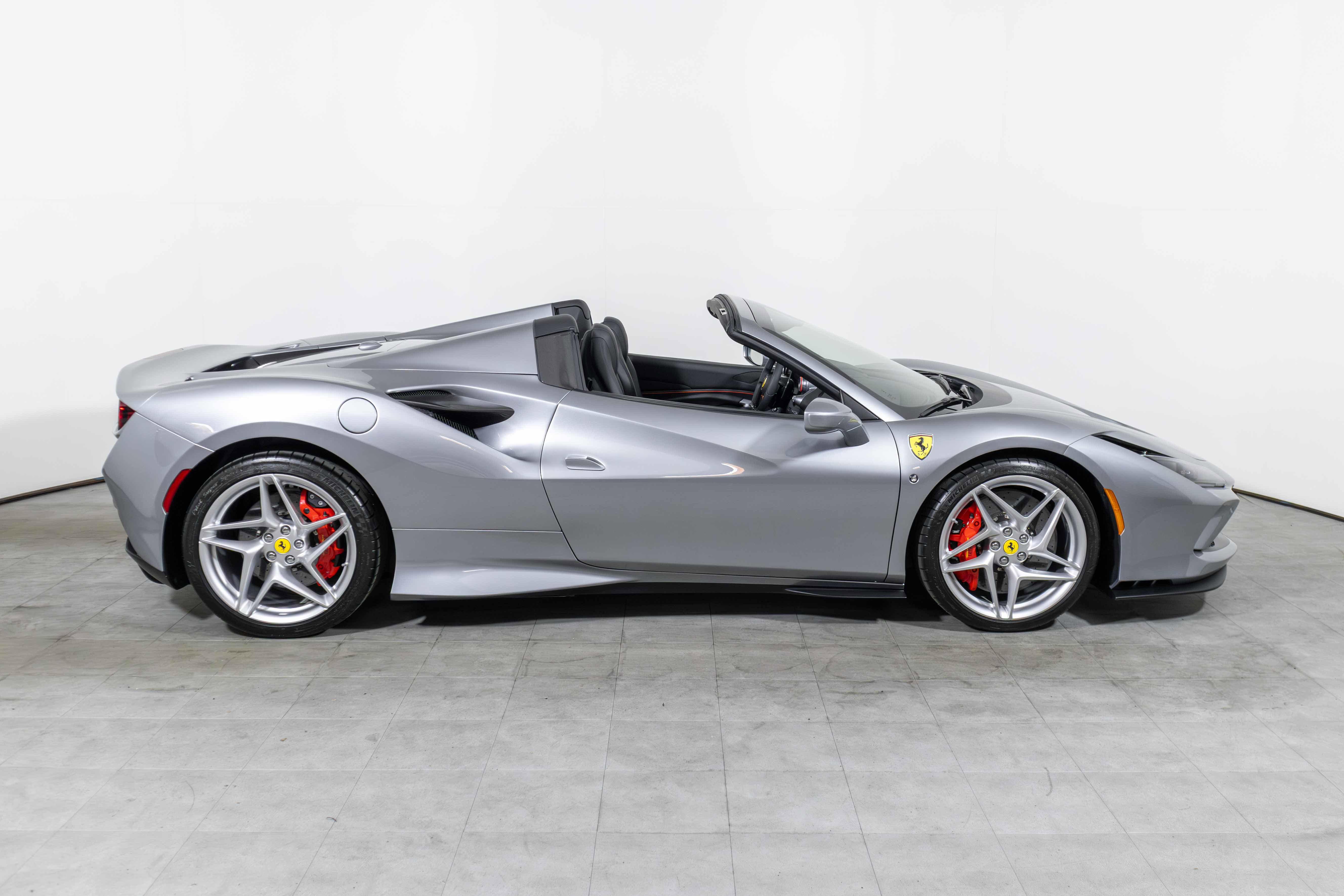 Used 2023 Ferrari F8 Tributo image 4