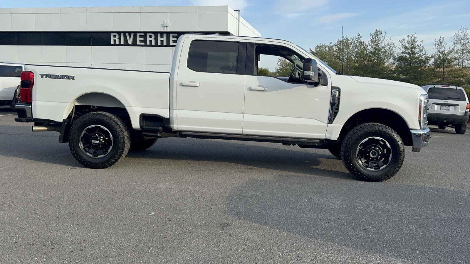 Used 2025 Ford F250 Lariat w/ Lariat Ultimate Package AWD/4WD image 3