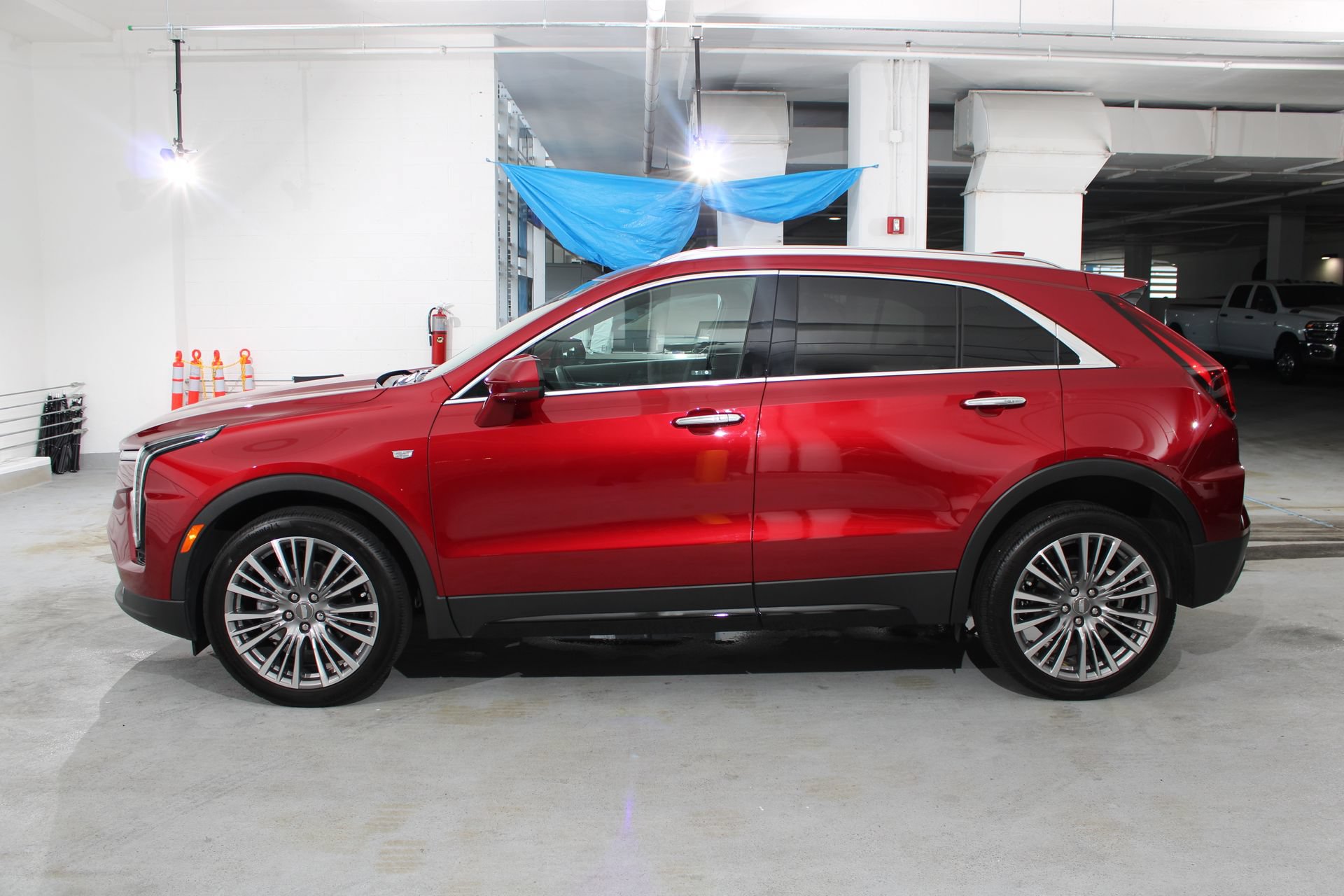 Used 2024 Cadillac XT4 Premium Luxury FWD image 2