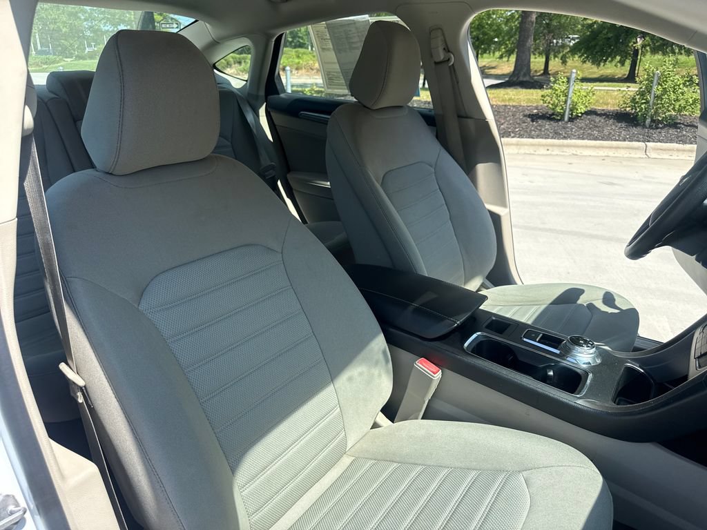 Used 2020 Ford Fusion SE AWD/4WD image 34