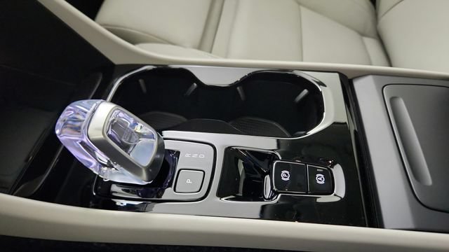Certified 2026 Volvo XC40 B5 Plus w/ Protection Package Premier AWD/4WD image 17