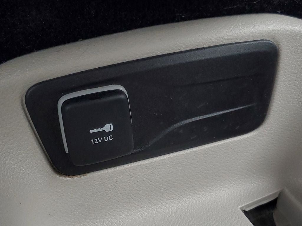 Used 2024 Chrysler Pacifica Touring-L FWD image 27