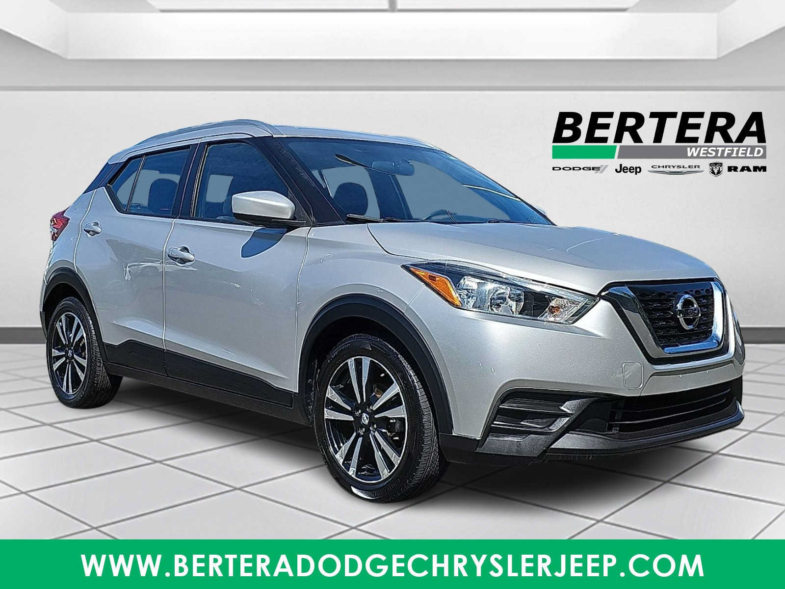 Used 2019 Nissan Kicks SV FWD image 1