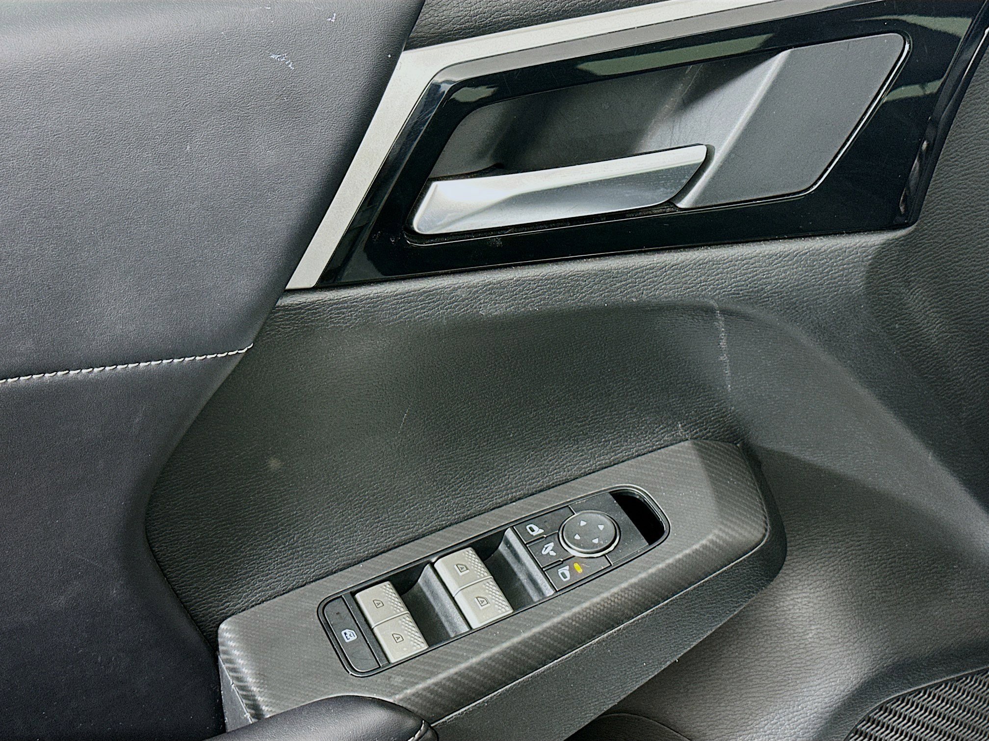 Used 2024 Mitsubishi Outlander SE image 15