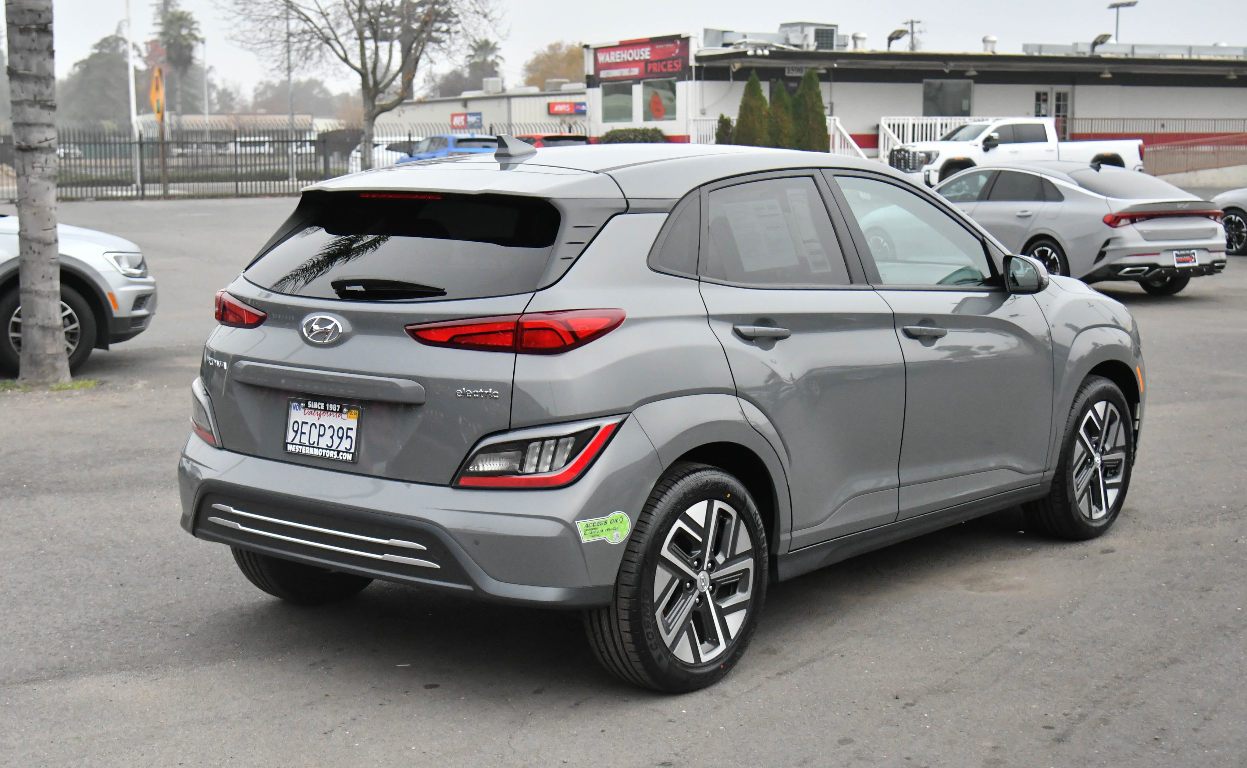 Used 2023 Hyundai Kona Limited image 8