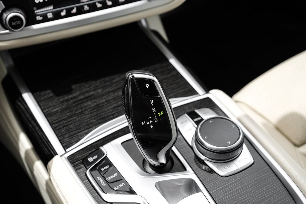 Used 2020 BMW 740i w/ Premium Package RWD image 30