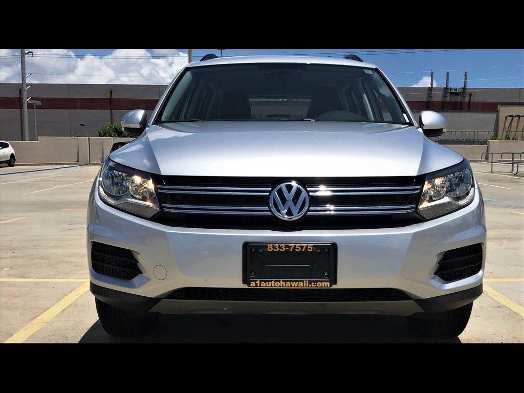 Used 2015 Volkswagen Tiguan S FWD image 2