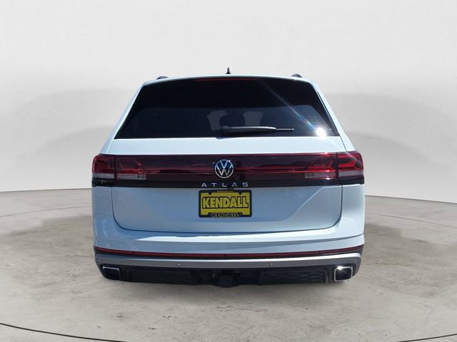 Used 2024 Volkswagen Atlas Peak Edition SE AWD/4WD image 4