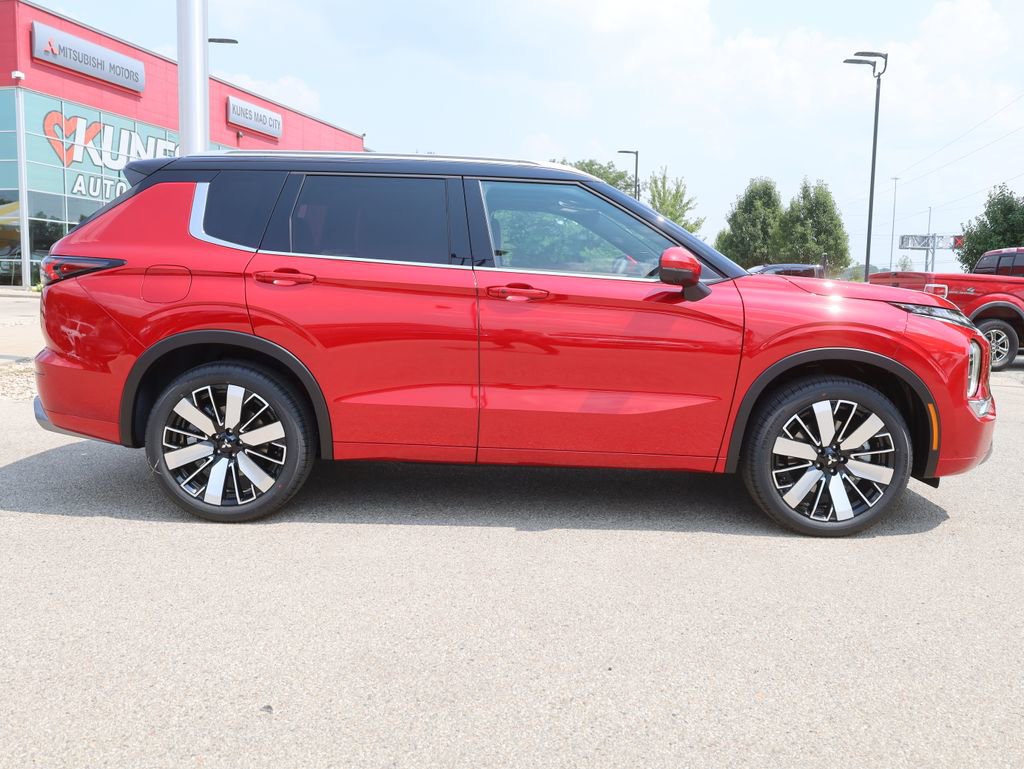 New 2025 Mitsubishi Outlander SEL image 11