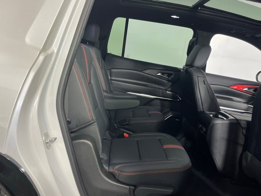 Used 2024 Chevrolet Traverse RS image 32