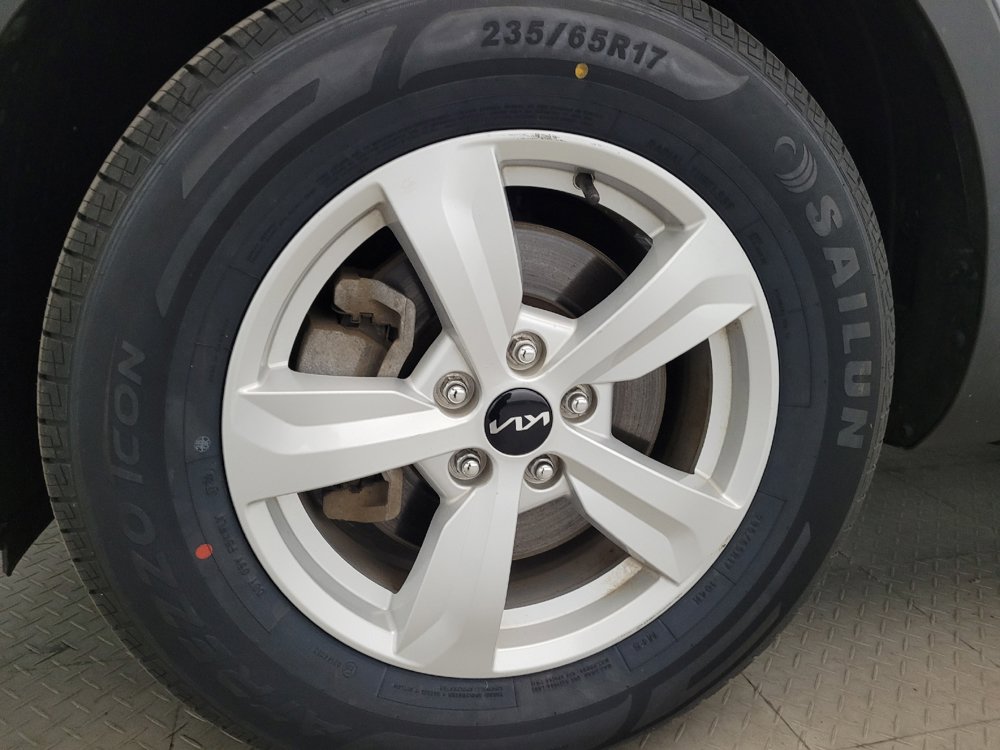 Used 2023 Kia Sorento LX FWD image 31
