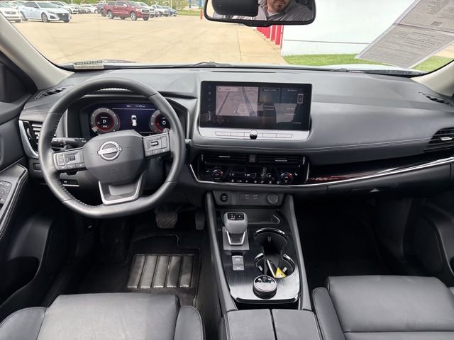 Used 2025 Nissan Rogue SL AWD/4WD image 11